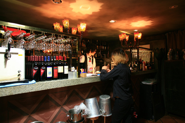 Thiết kế nội thất quầy bar hợp phong thủy