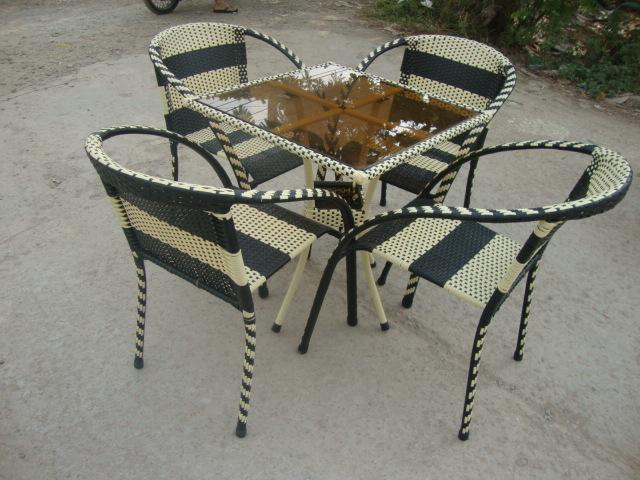 Bàn ghế mây nhựa 06