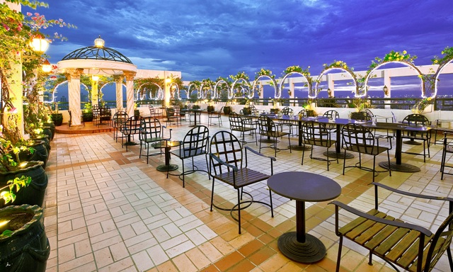 b&agrave;n ghế beer club