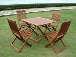 Mẫu b&agrave;n ghế gỗ cafe đẹp đơn giản được ưa chuộng 2016