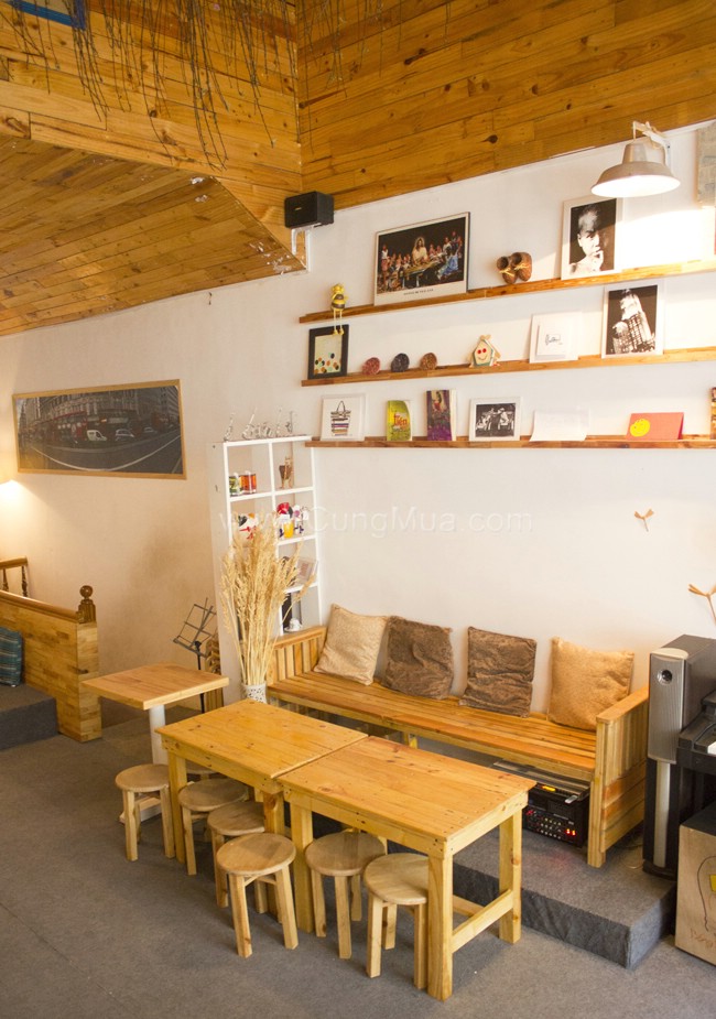 Mẫu b&agrave;n ghế gỗ cafe kiểu gia đ&igrave;nh