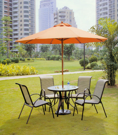 chất liệu l&agrave;m b&agrave;n ghế ngo&agrave;i trời